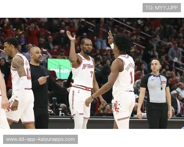 马刺11分完胜火箭，团队碾压单打！文班22分8板，杜兰特24分8失误，马刺135-133火箭